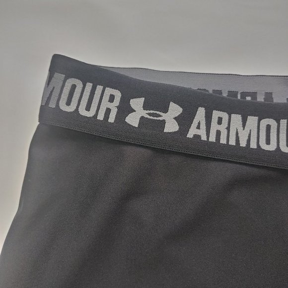 UNDER Armour Shorts - Picture 3 of 5